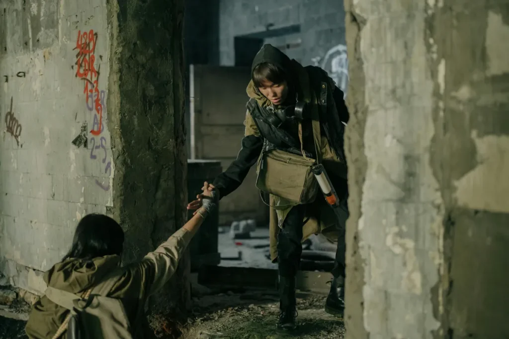 helping hand trophy star support - photo par cottonbro studio