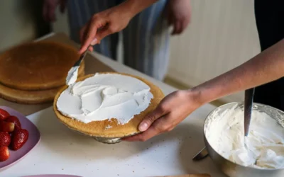 butter making churn cream hands - photo par cottonbro studio