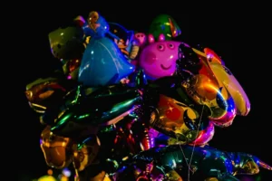 A bunch of balloons that are in the air