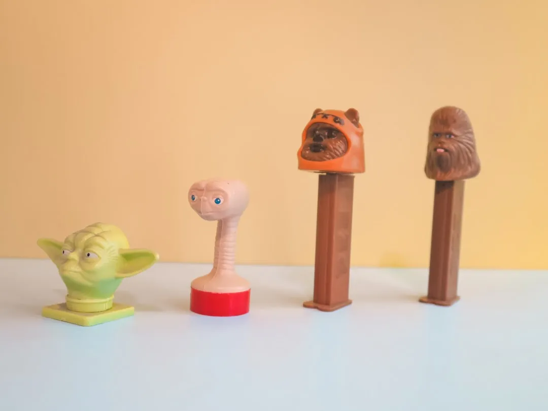 a group of small figurines