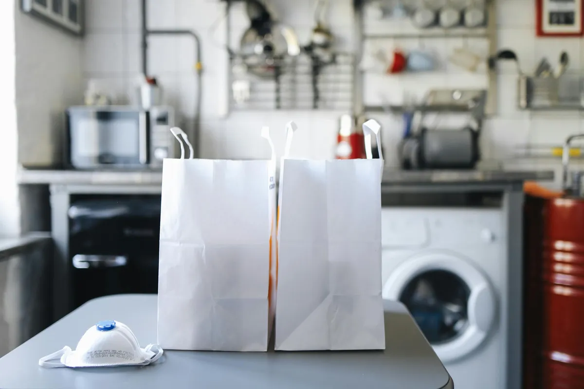 microwave turntable paper condensation window - photo par Polina Tankilevitch