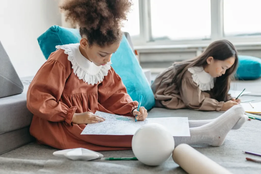 Montessori classroom children Toulouse - photo par Anastasia Shuraeva