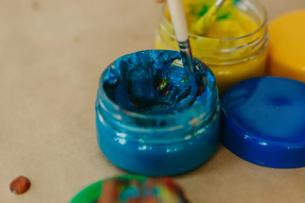 painted jar glitter calming craft - photo par Anastasia Shuraeva